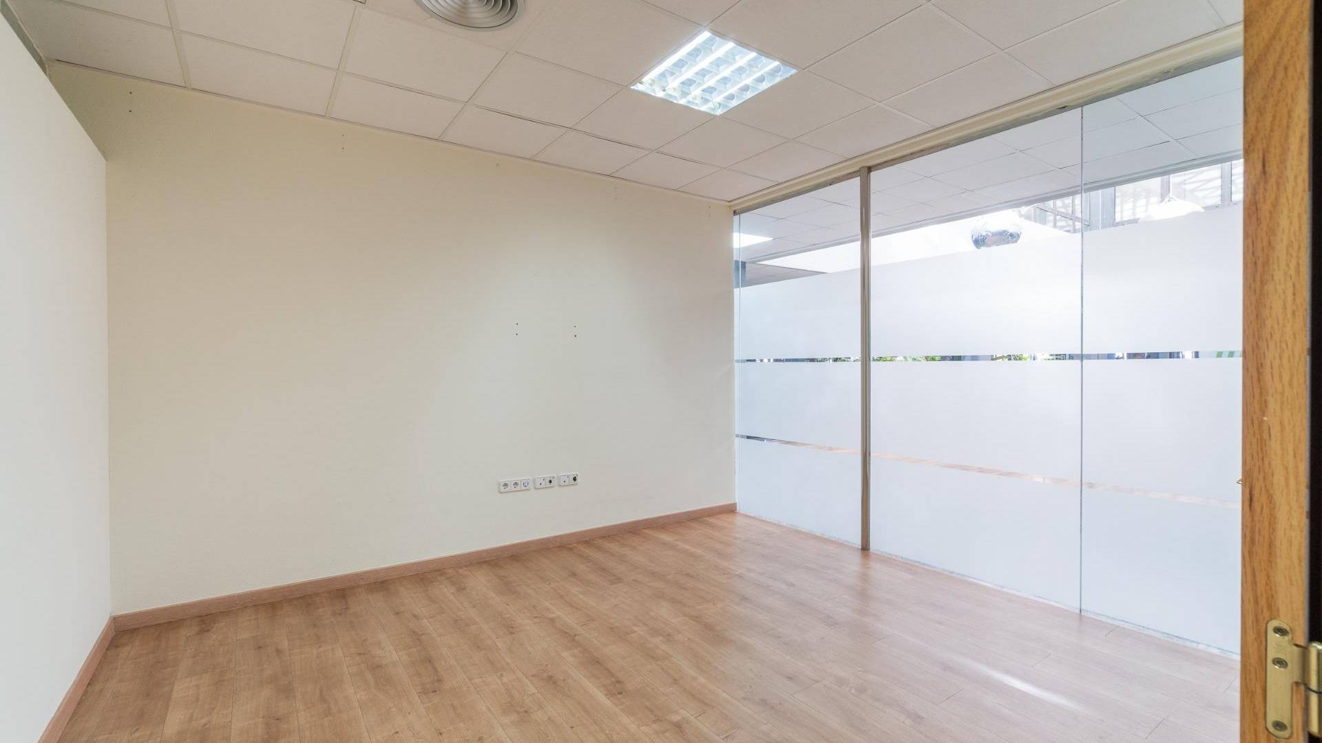 Alquiler a largo plazo - Local Comercial - Orihuela Costa - Playa Flamenca