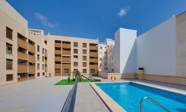 Apartment - Flat - Second hand - Torrevieja - Estacion de autobuses