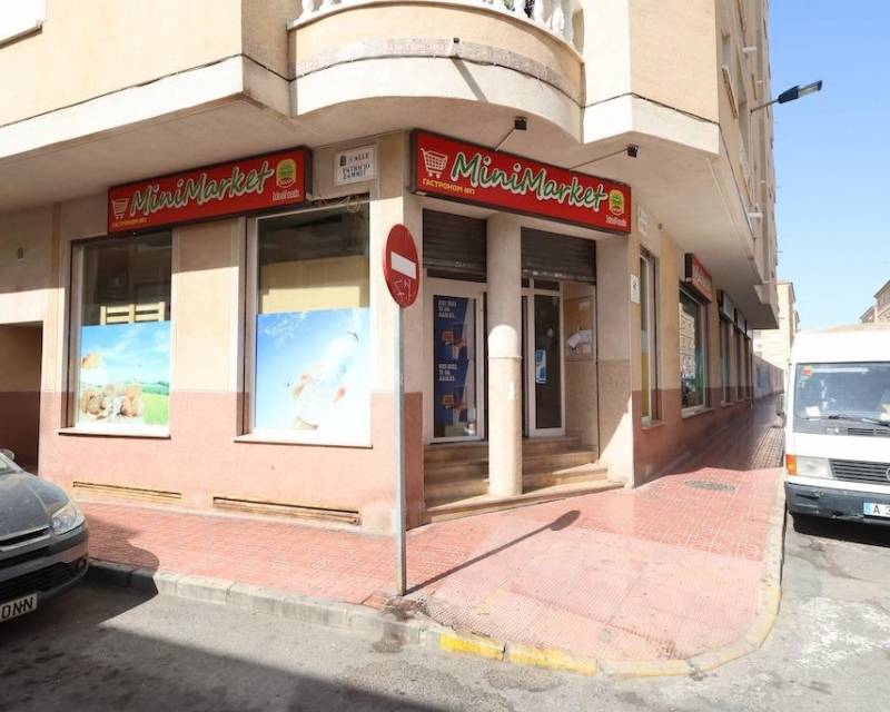 Commercieel van Locaux · Tweedehands · Torrevieja · Estacion de autobuses