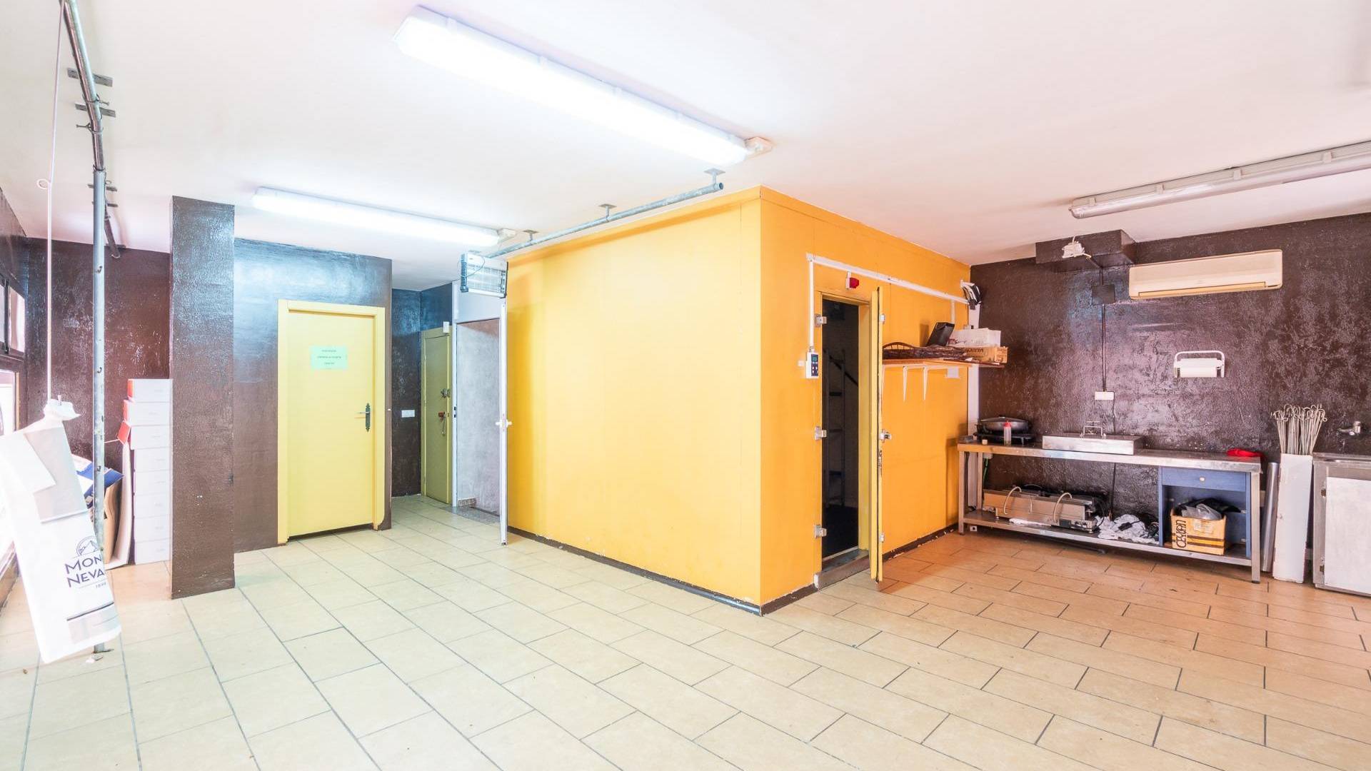 Gebraucht - Locaux commerciaux - Torrevieja - Paseo maritimo