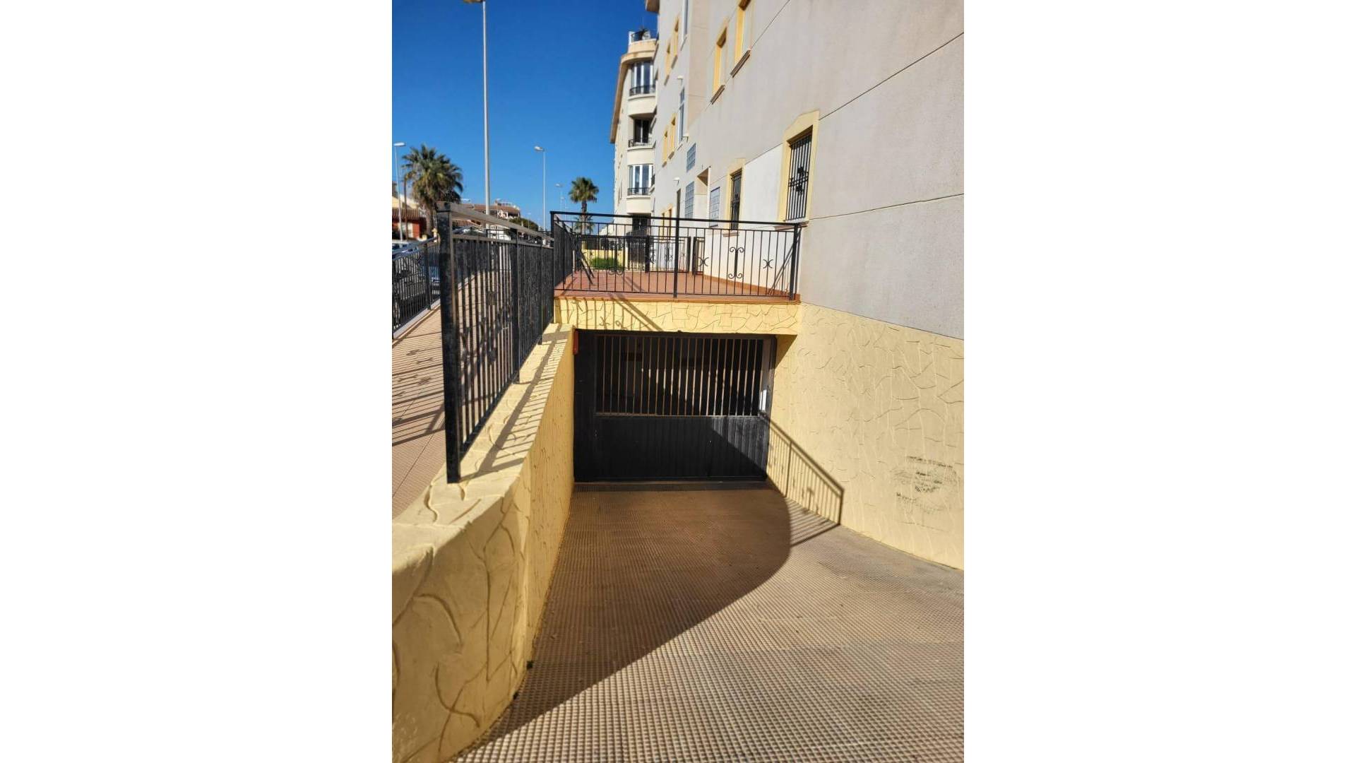 Gebraucht - Parkplatz / Garage - Orihuela Costa - Los Almendros-La Florida