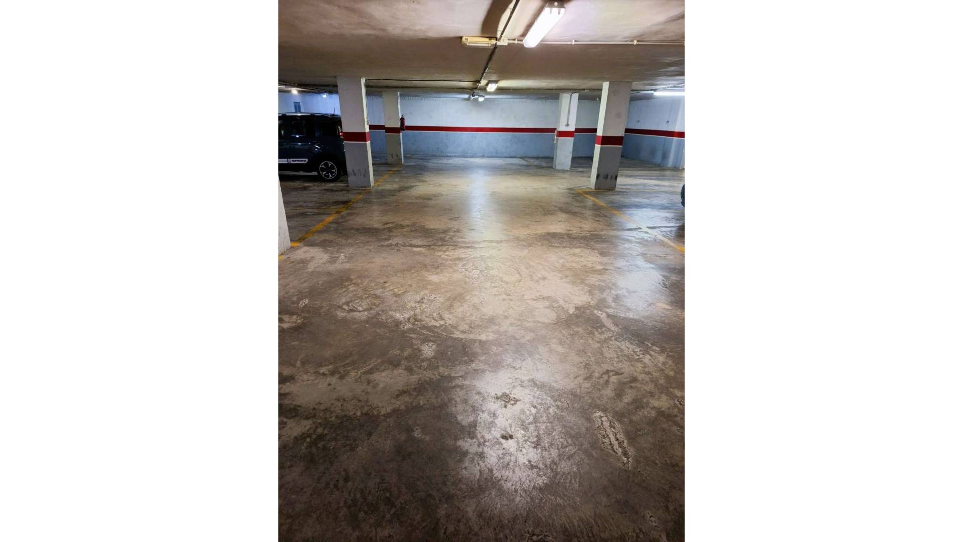 Gebraucht - Parkplatz / Garage - Torrevieja - Centro