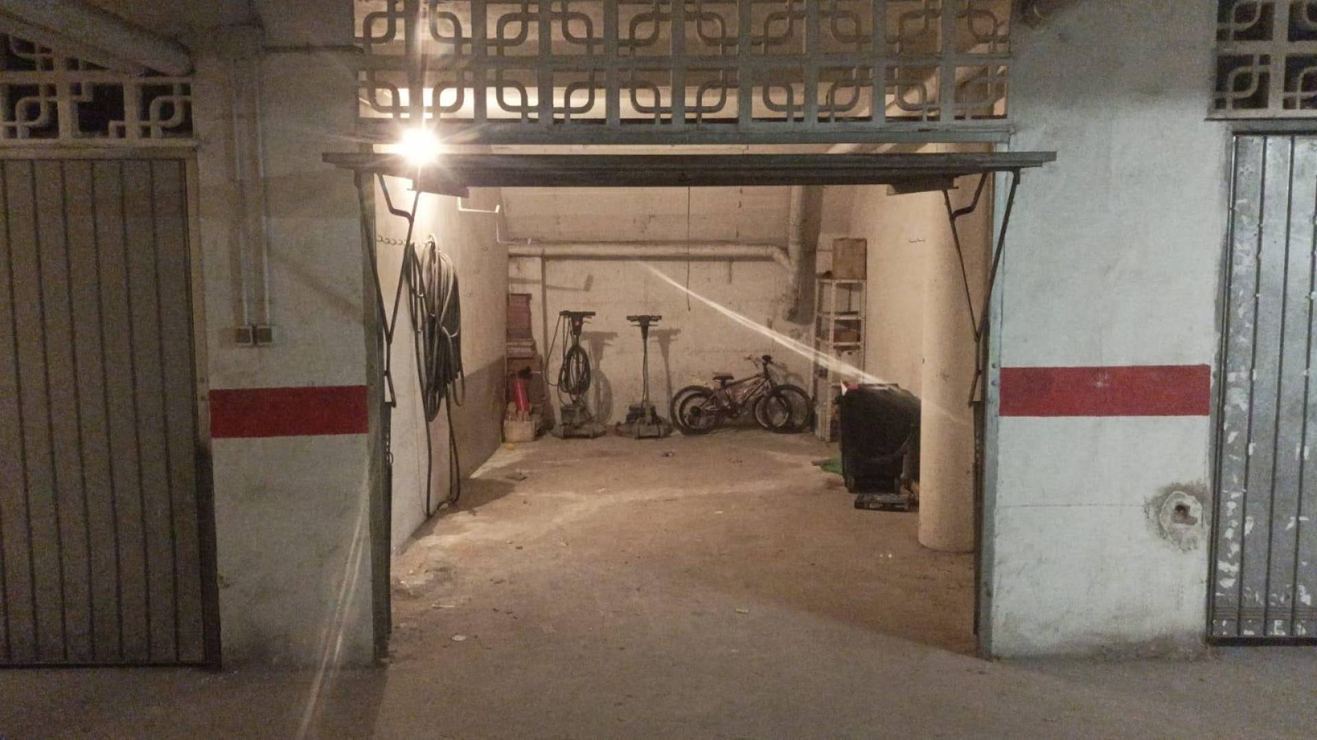 Gebraucht - Parkplatz / Garage - Torrevieja - Centro