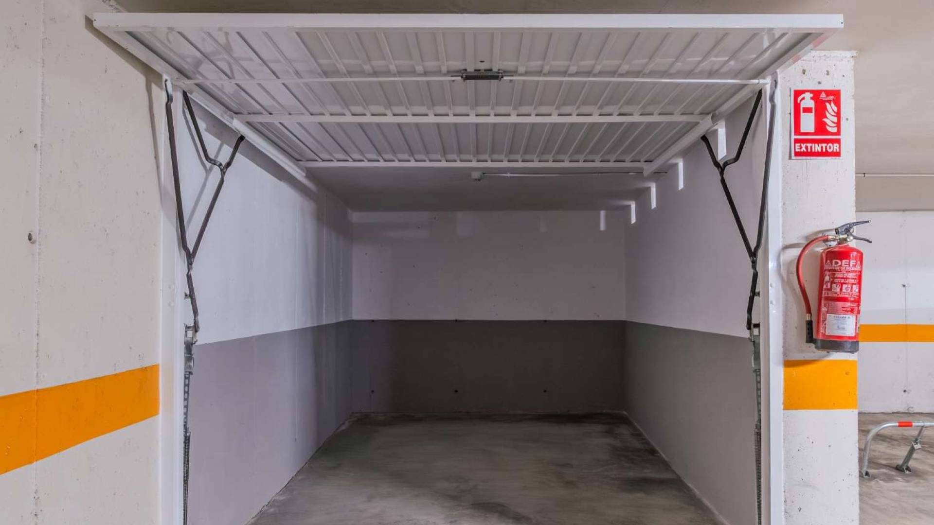 Gebraucht - Parkplatz / Garage - Torrevieja - Parque de las Naciones