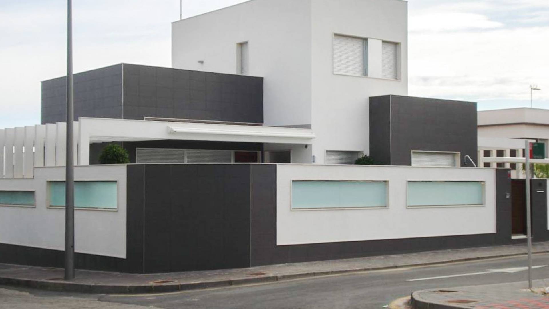 Gebraucht - Villa / Doppelhaushälfte - Orihuela Costa - Mil Palmeras