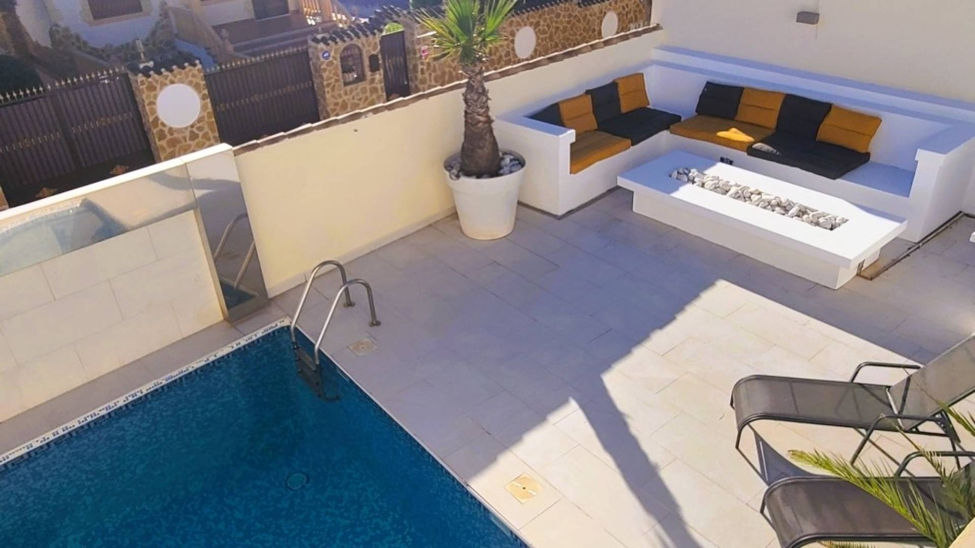 Gebraucht - Villa / Doppelhaushälfte - Torrevieja - Los balcones