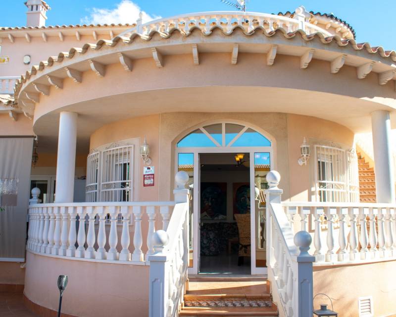 Independent villa · Second hand · Orihuela Costa · La Zenia