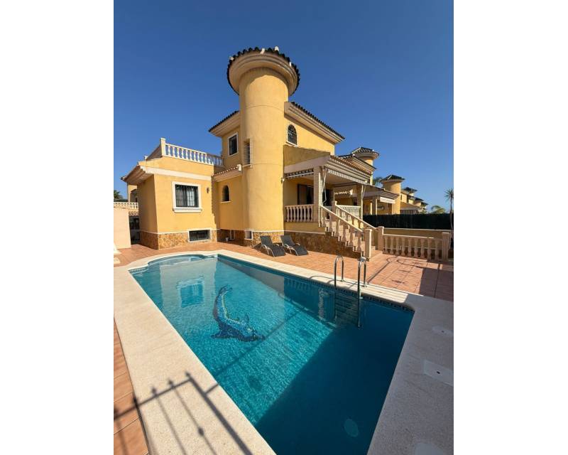 Independent villa · Second hand · Orihuela · Villamartin
