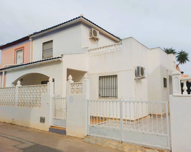 Independent villa · Second hand · Torrevieja · Los altos