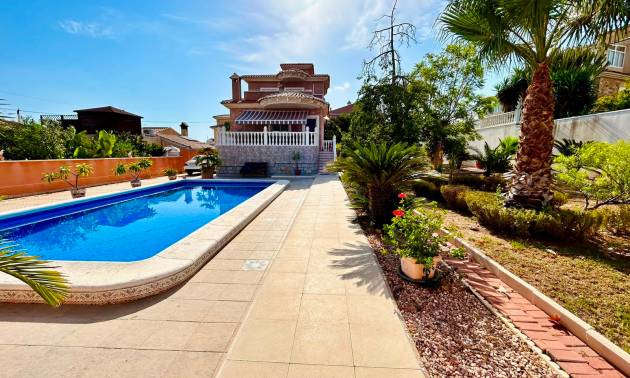 Independent villa - Second hand - Torrevieja - Los balcones