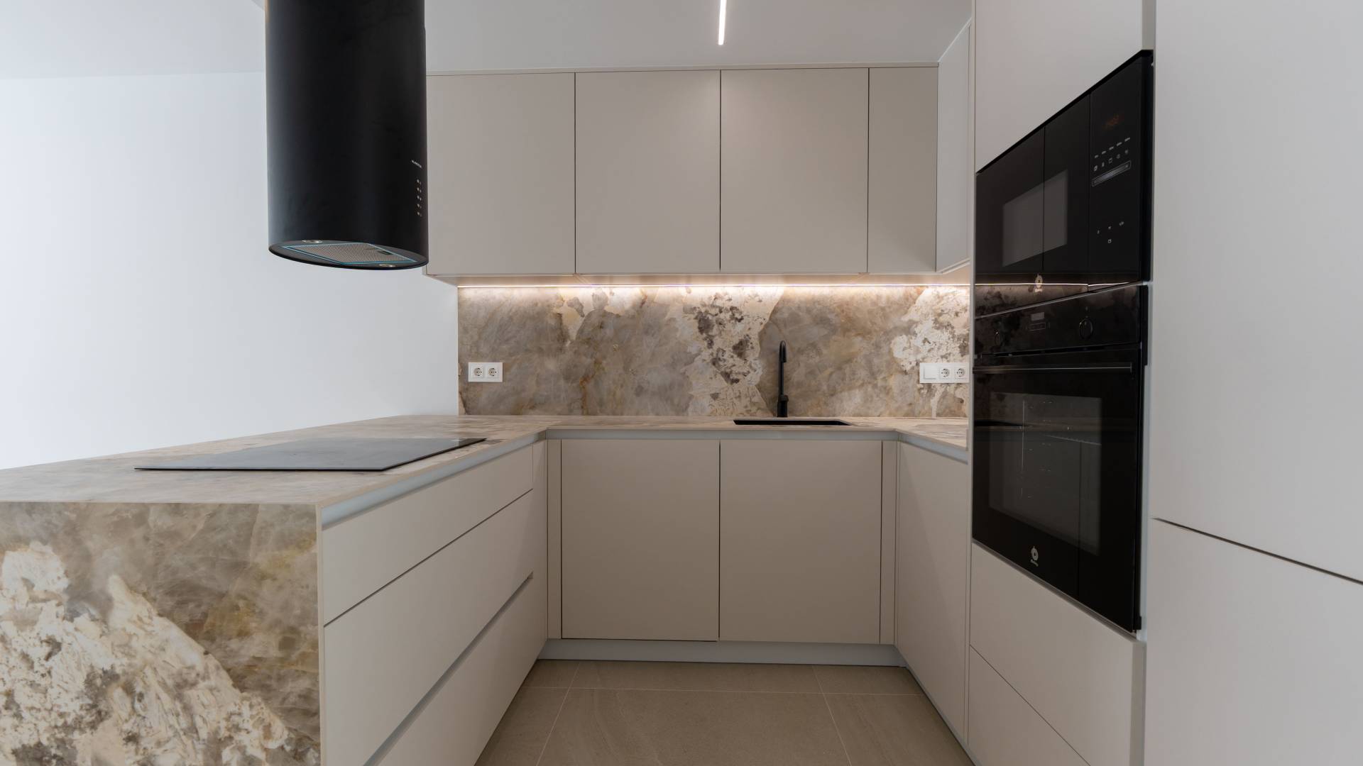 Neubau - Losgelöst - Las Esperanzas