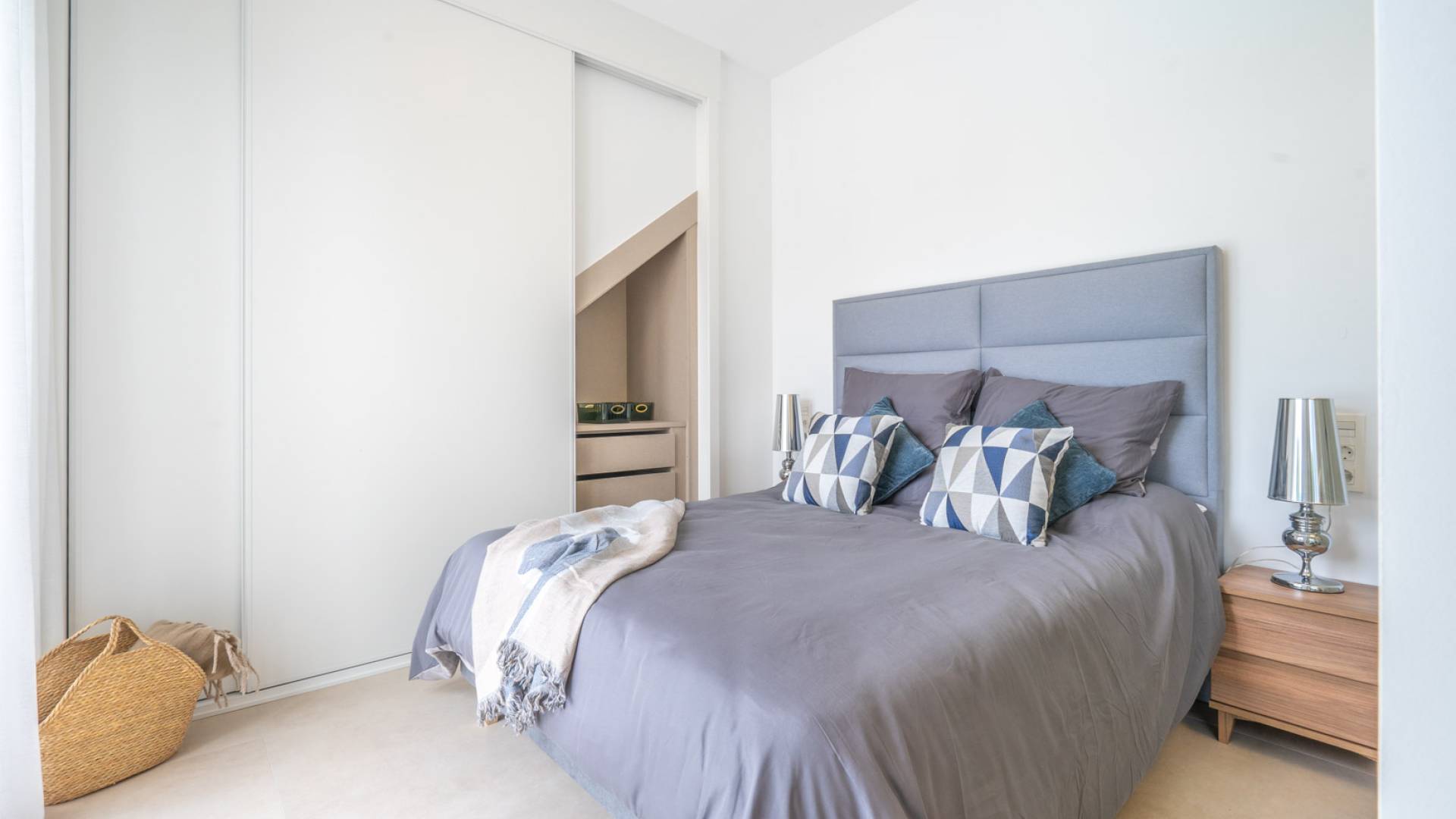 Neubau - Losgelöst - 