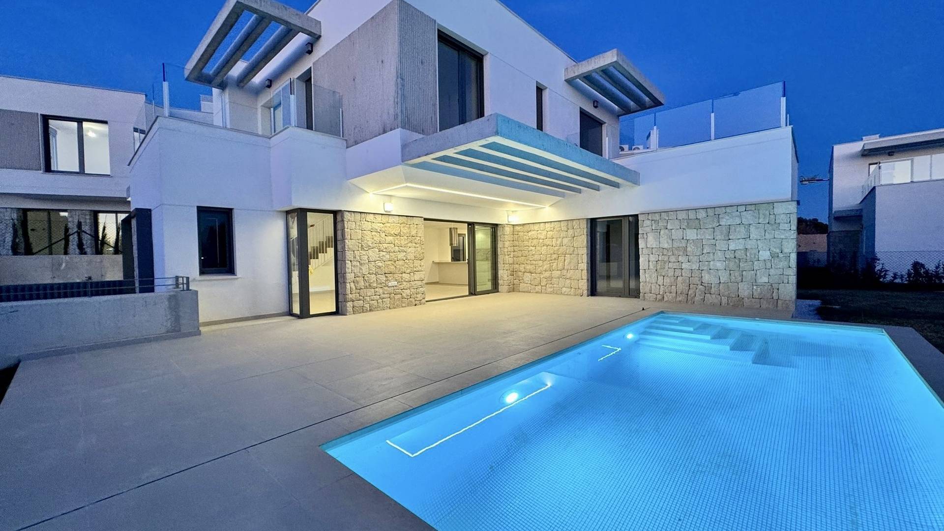 Neubau - Unabhängige Villa - Finestrat