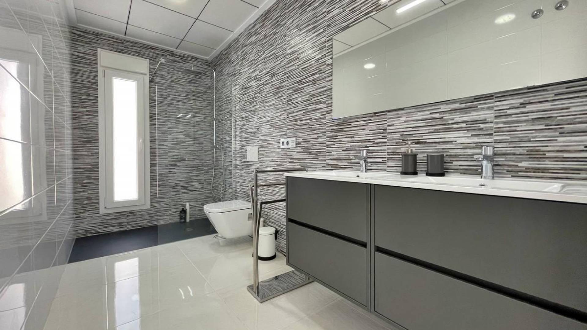 Neubau - Unabhängige Villa - Rafal