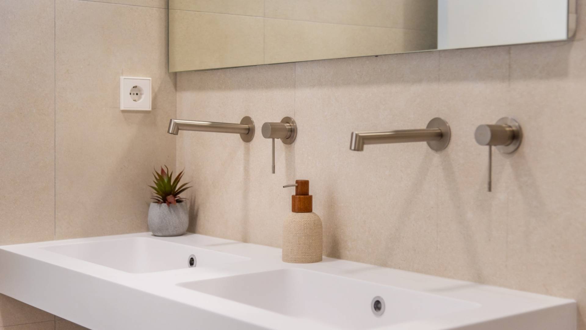 Neubau - Unabhängige Villa - 