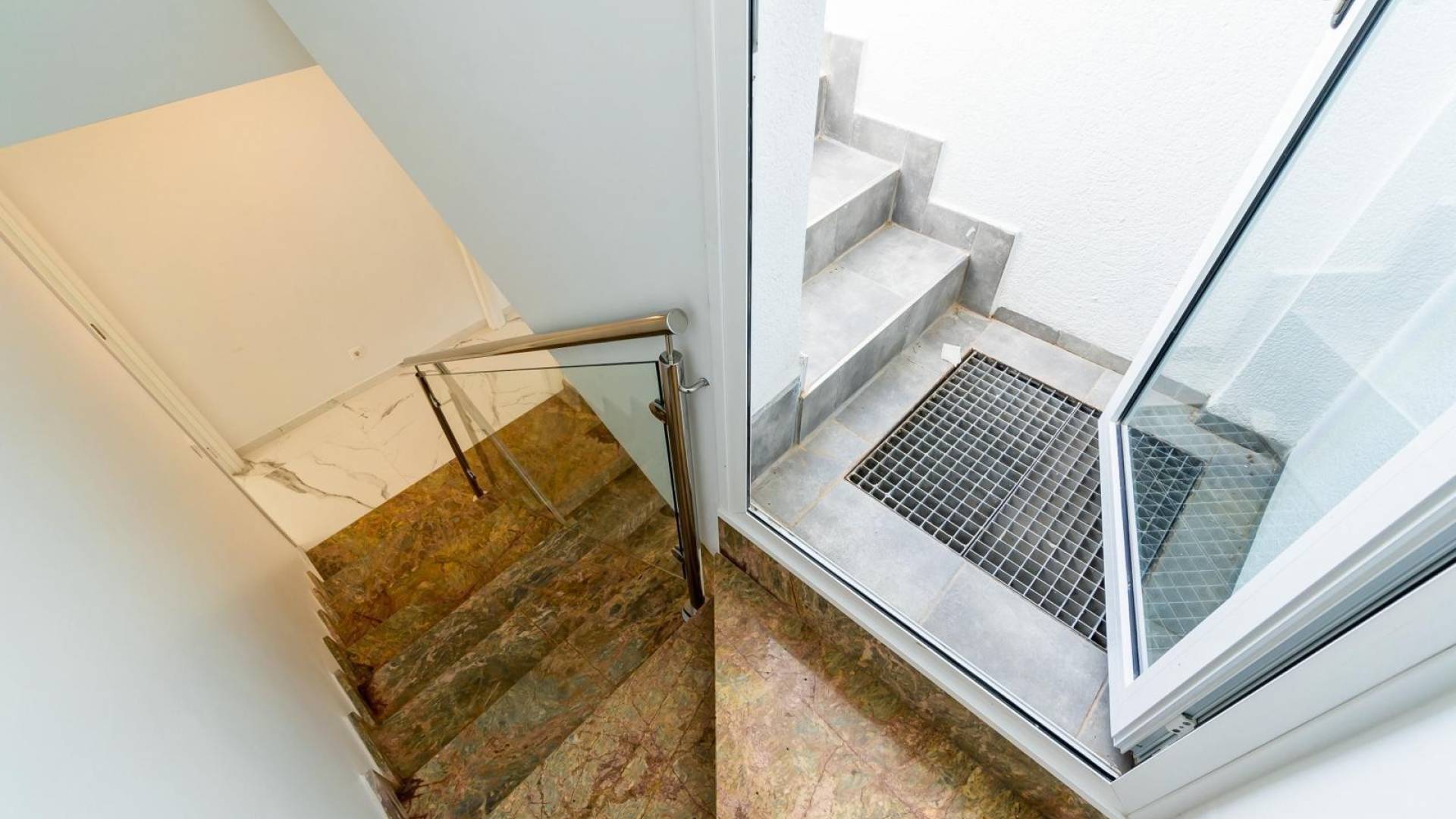 Nieuw gebouw - Villa / Half vrijstaand - Orihuela Costa - Villamartín