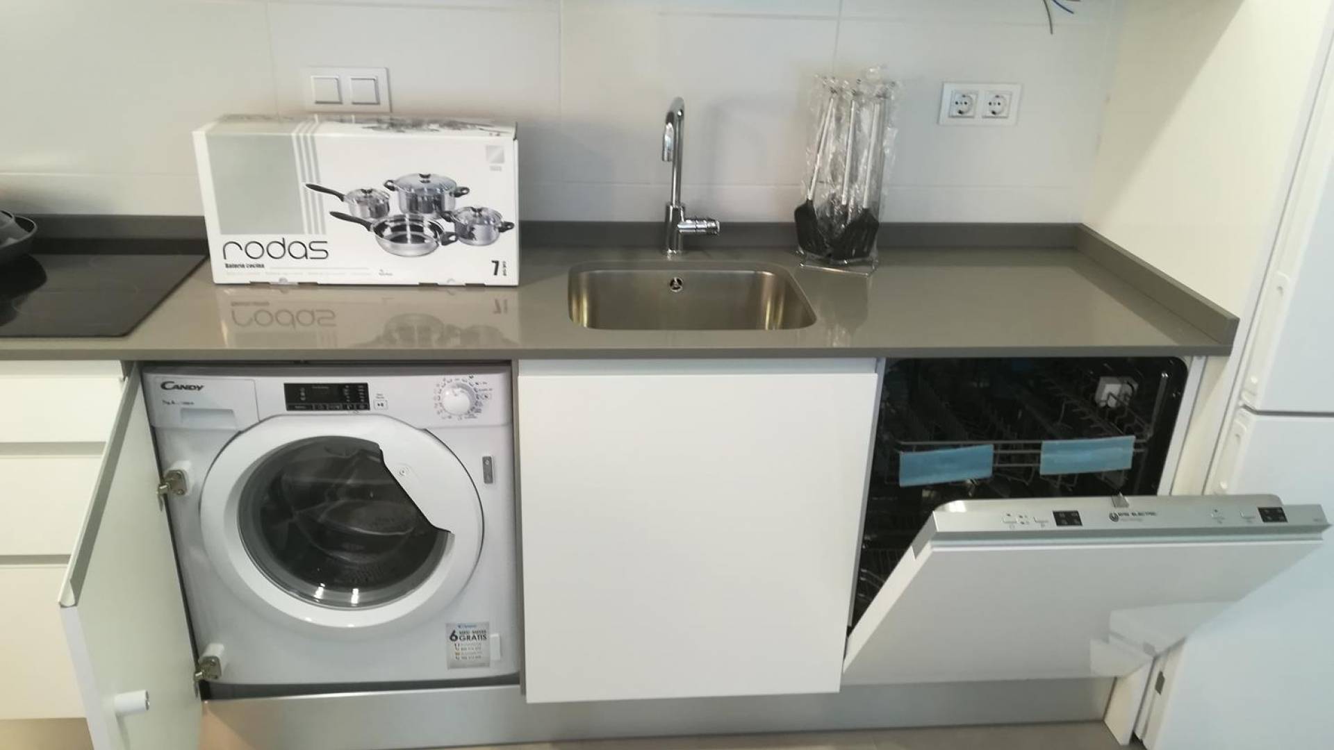 nowa inwestycja - Wolnostojąca willa - Los Montesinos - La Herrada