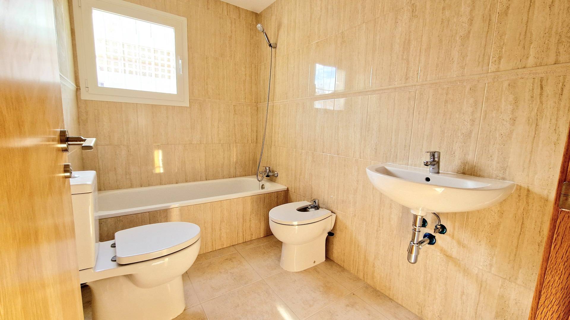 nowa inwestycja - Wolnostojąca willa - Purias