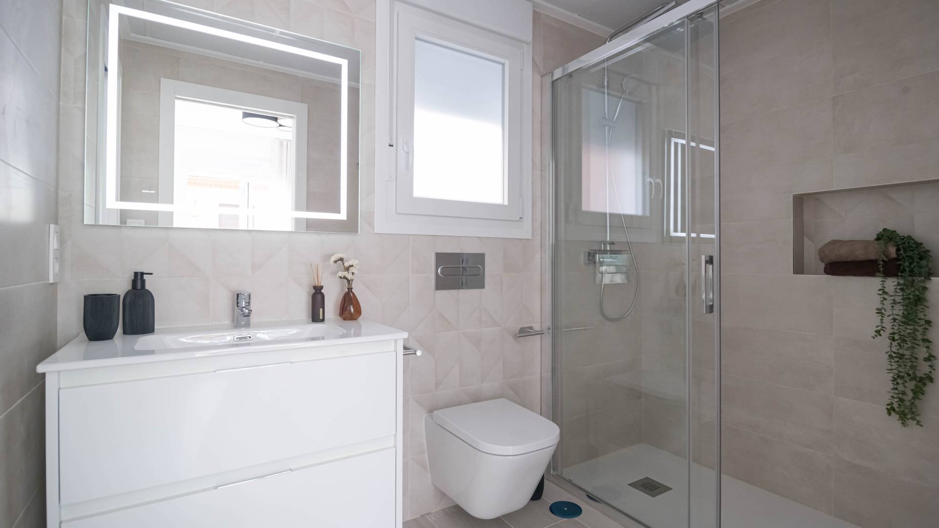 Nueva construcción  - Adosado - Jerónimo y Avileses