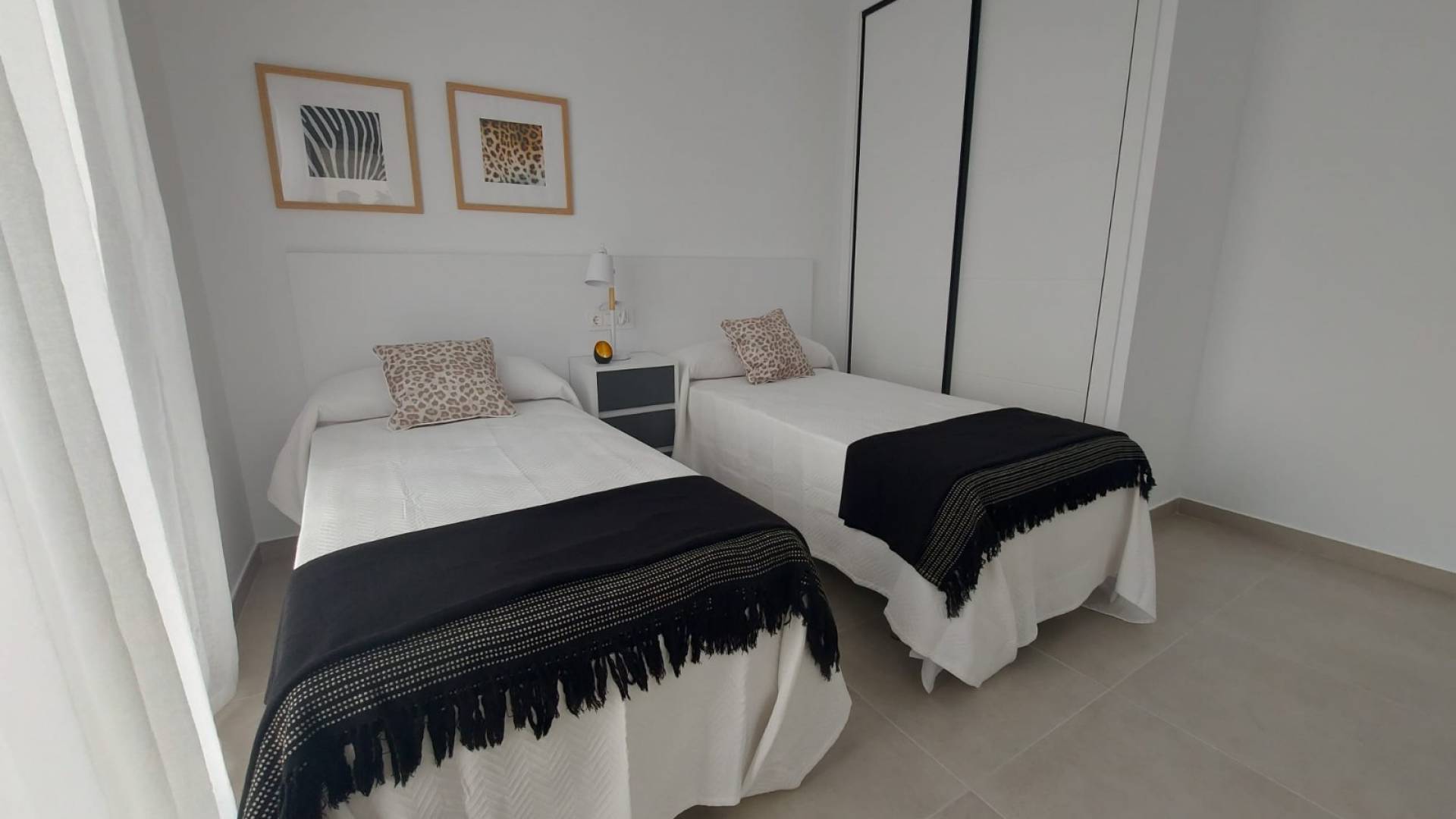 Nueva construcción  - Villa semi pareada - Roldán