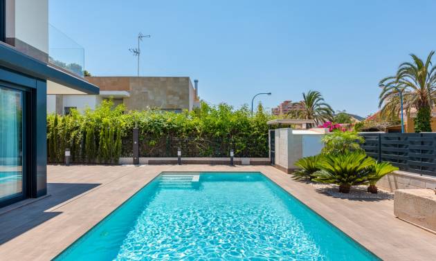 Onafhankelijke villa - Nieuw gebouw - La Manga del Mar Menor - 