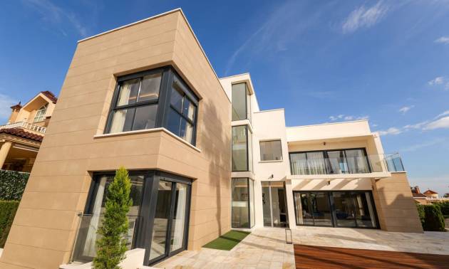 Onafhankelijke villa - Nieuw gebouw - Torrevieja - Torrevieja