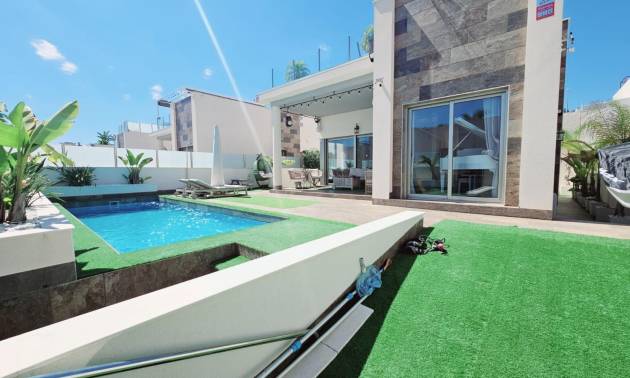 Onafhankelijke villa - Tweedehands - Orihuela Costa - Villamartín-Las Filipinas