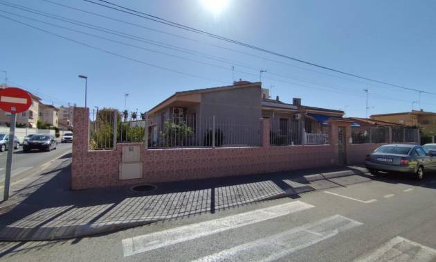 Onafhankelijke villa - Tweedehands - Torrevieja - Center