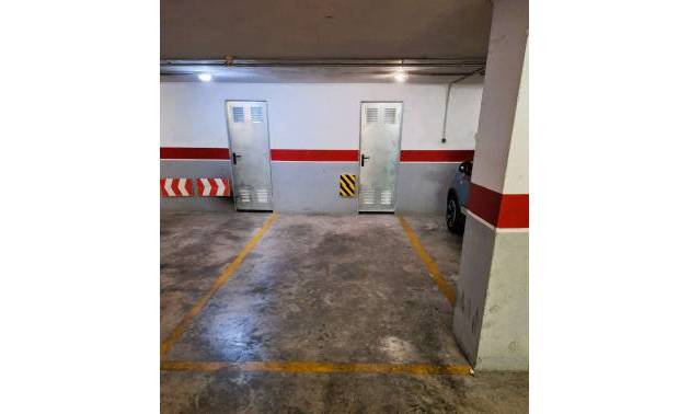 Parking Space / Garage - Second hand - Torrevieja - Centro
