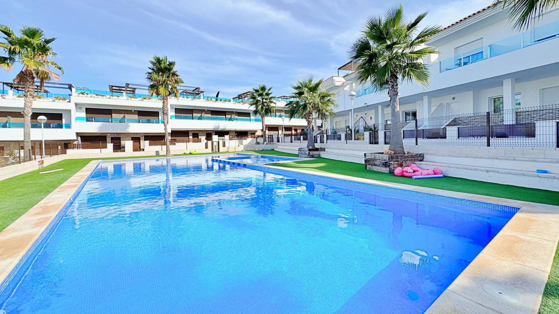 Second hand - Adosado - Torrevieja - Los balcones