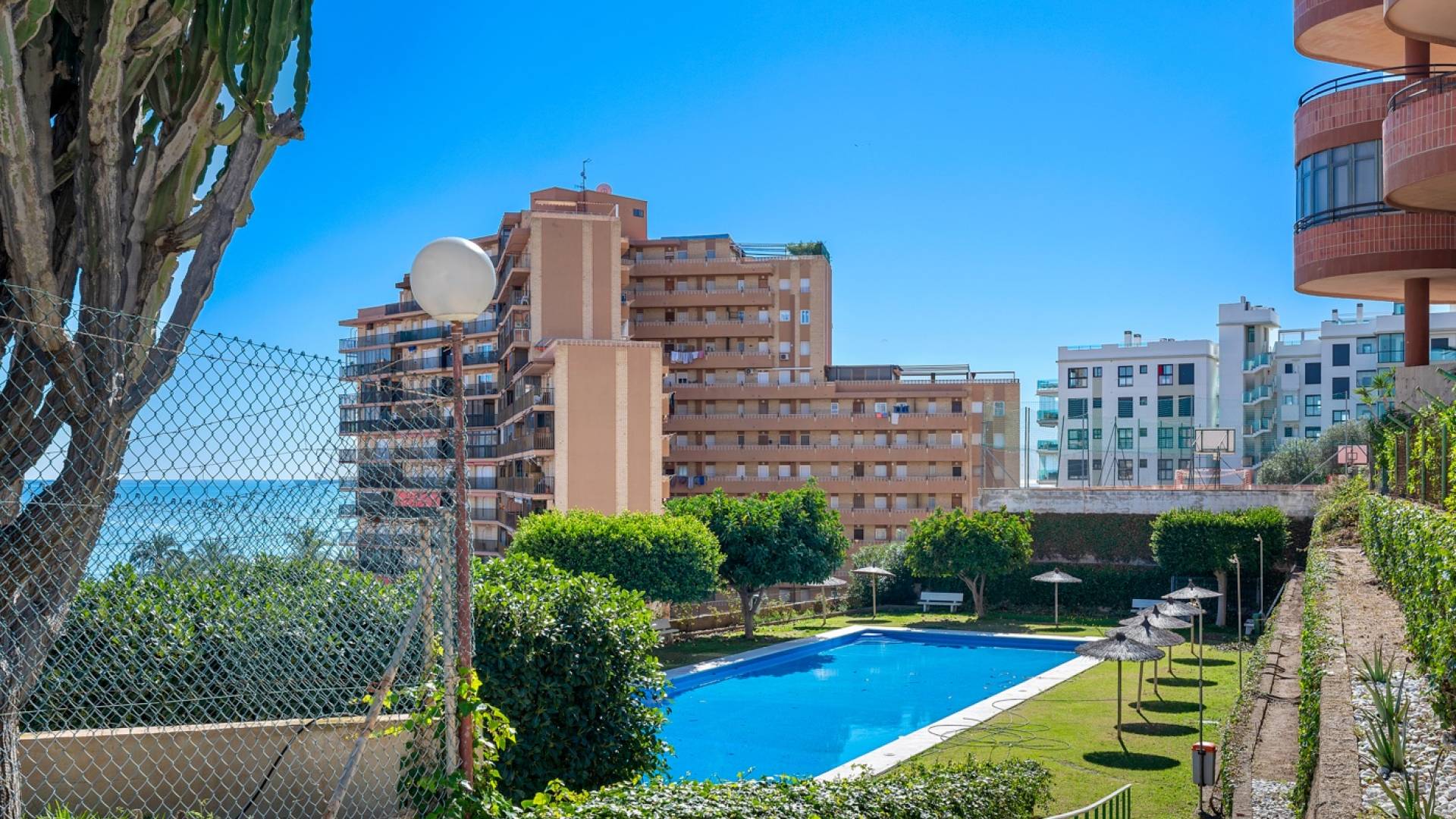 Second hand - Apartment - Arenales del Sol - Segunda linea playa
