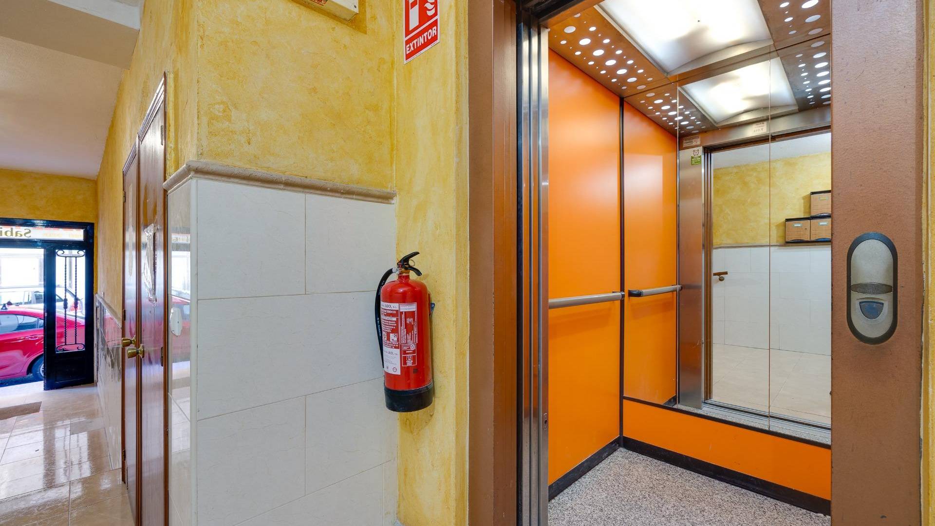 Second hand - Apartment - Flat - Torrevieja - Puerto