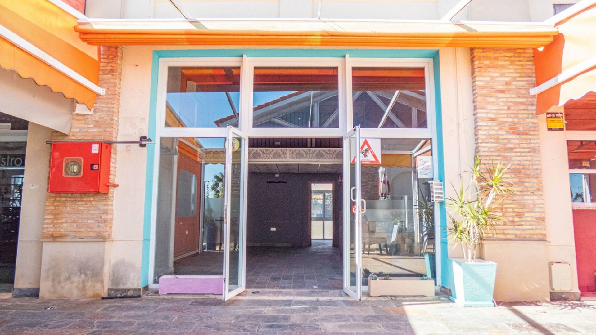 Second hand - Commercial premises - La Finca Golf - Algorfa