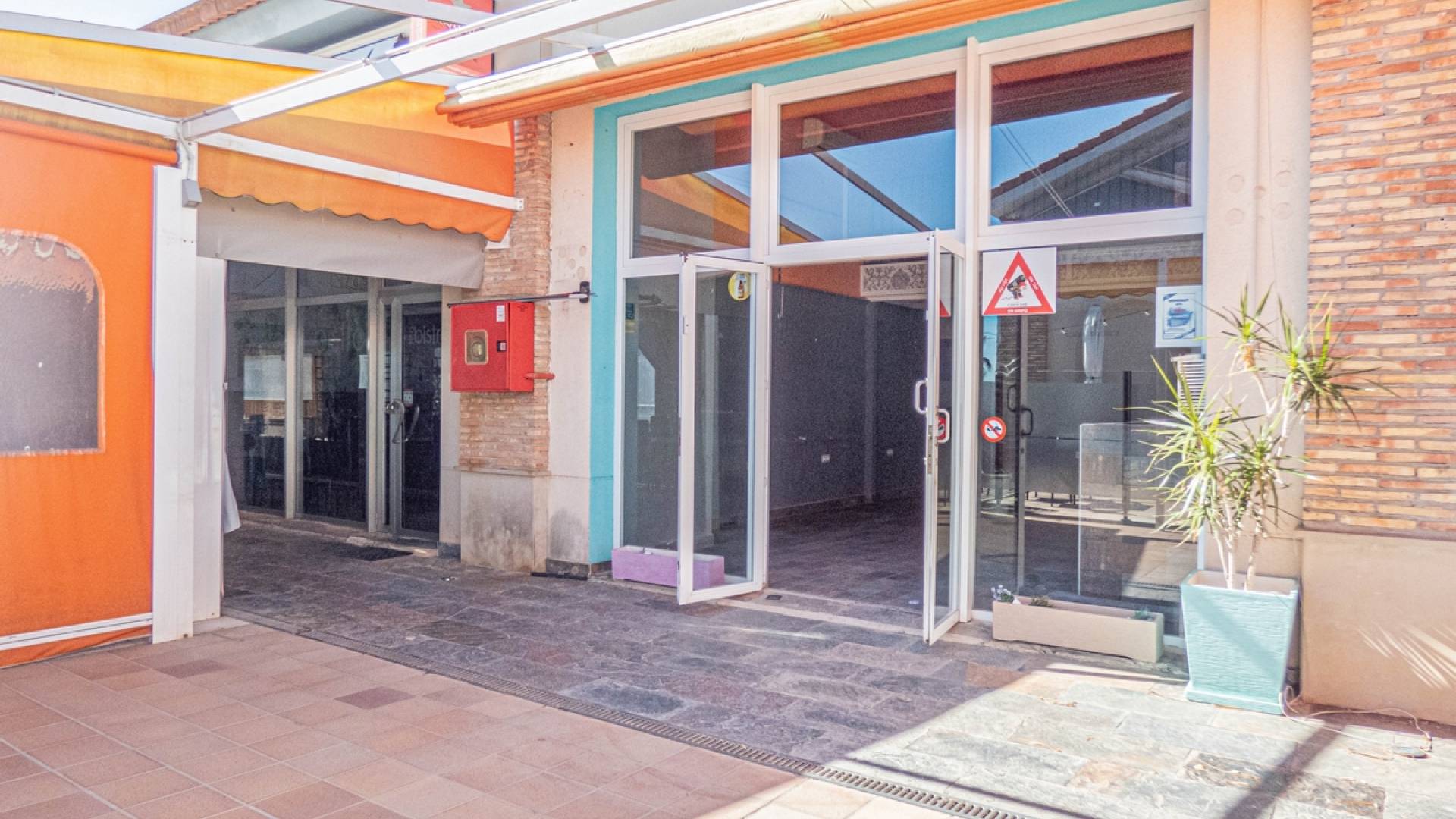 Second hand - Commercial premises - La Finca Golf - Algorfa