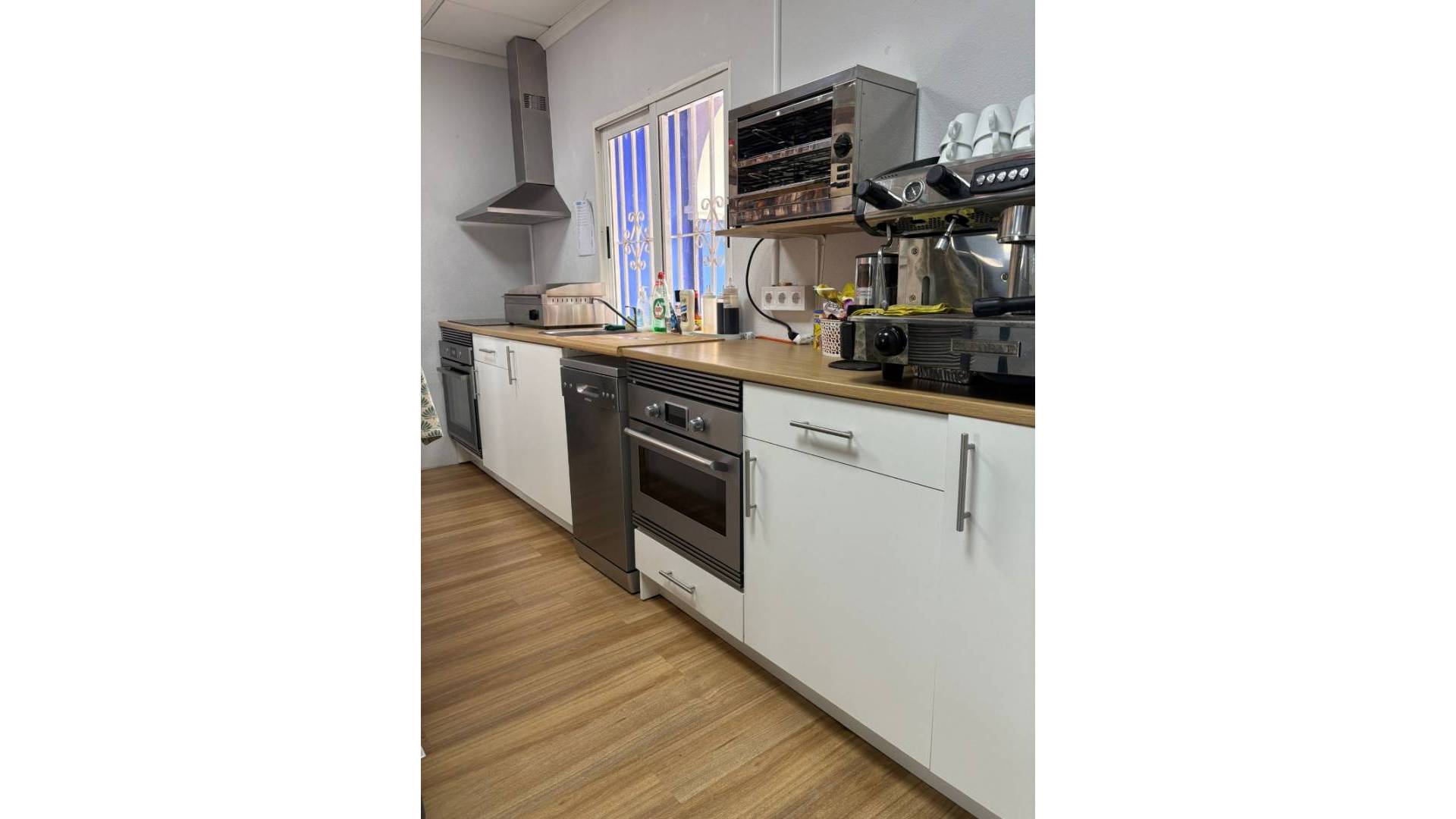 Second hand - Commercial premises - Torrevieja - Puerto