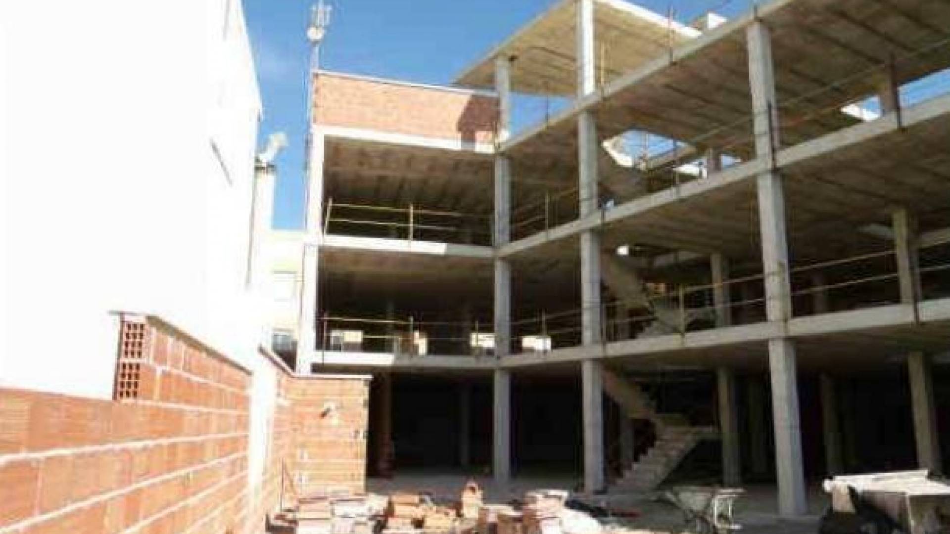 Second hand - Edificio - Los Montesinos - Centro