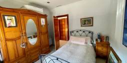 Second hand - Independent villa - Albatera