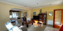 Second hand - Independent villa - Albatera