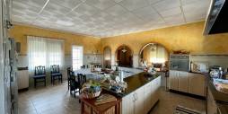 Second hand - Independent villa - Albatera