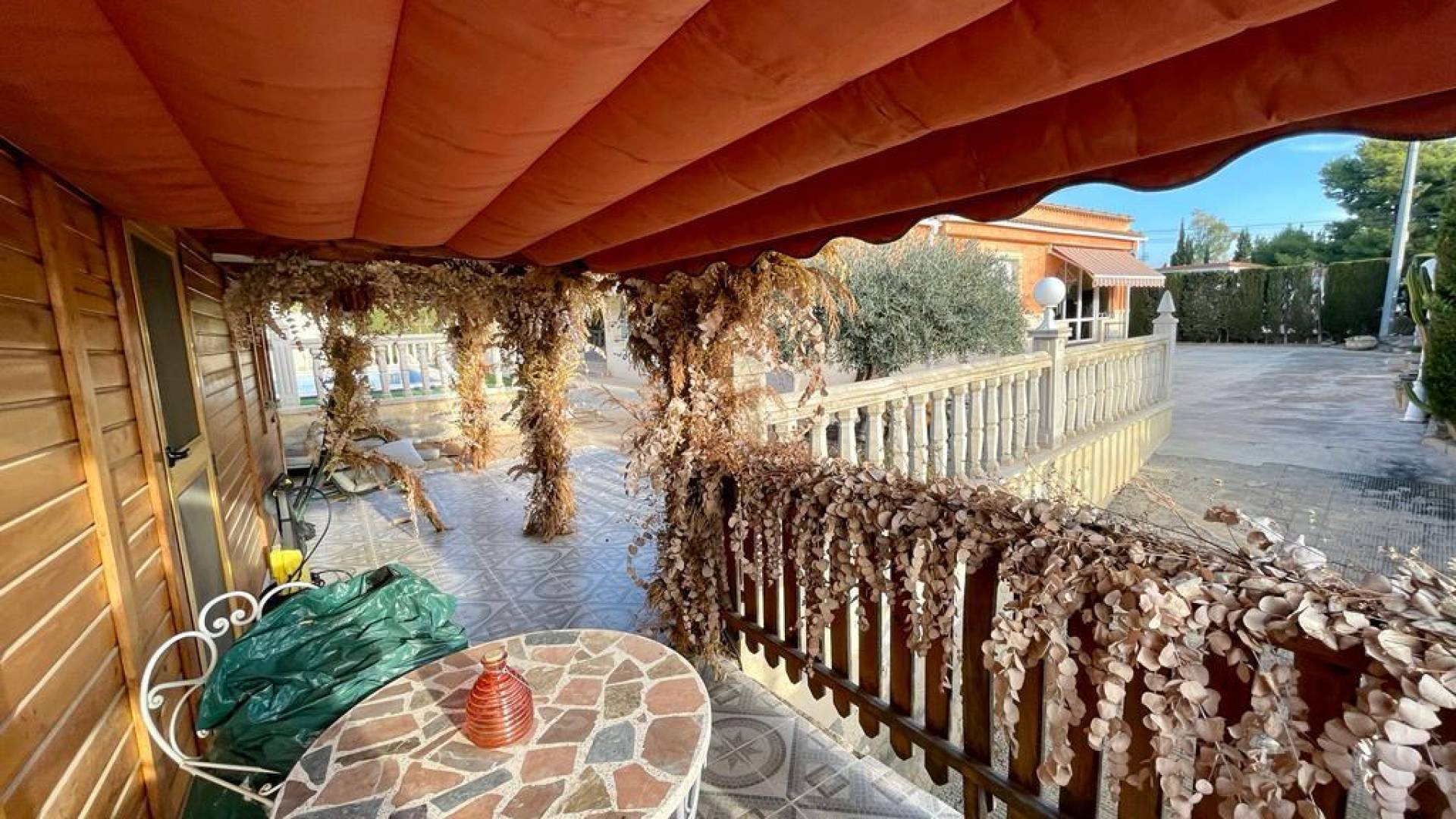 Second hand - Independent villa - Albatera