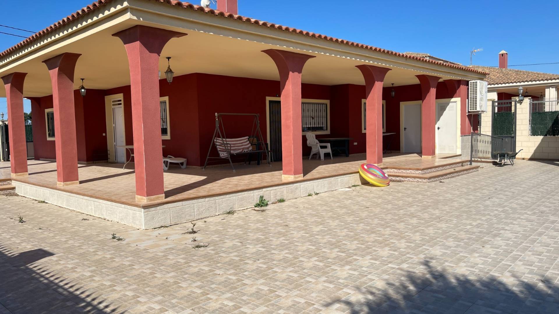 Second hand - Independent villa - Albatera