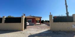 Second hand - Independent villa - Albatera