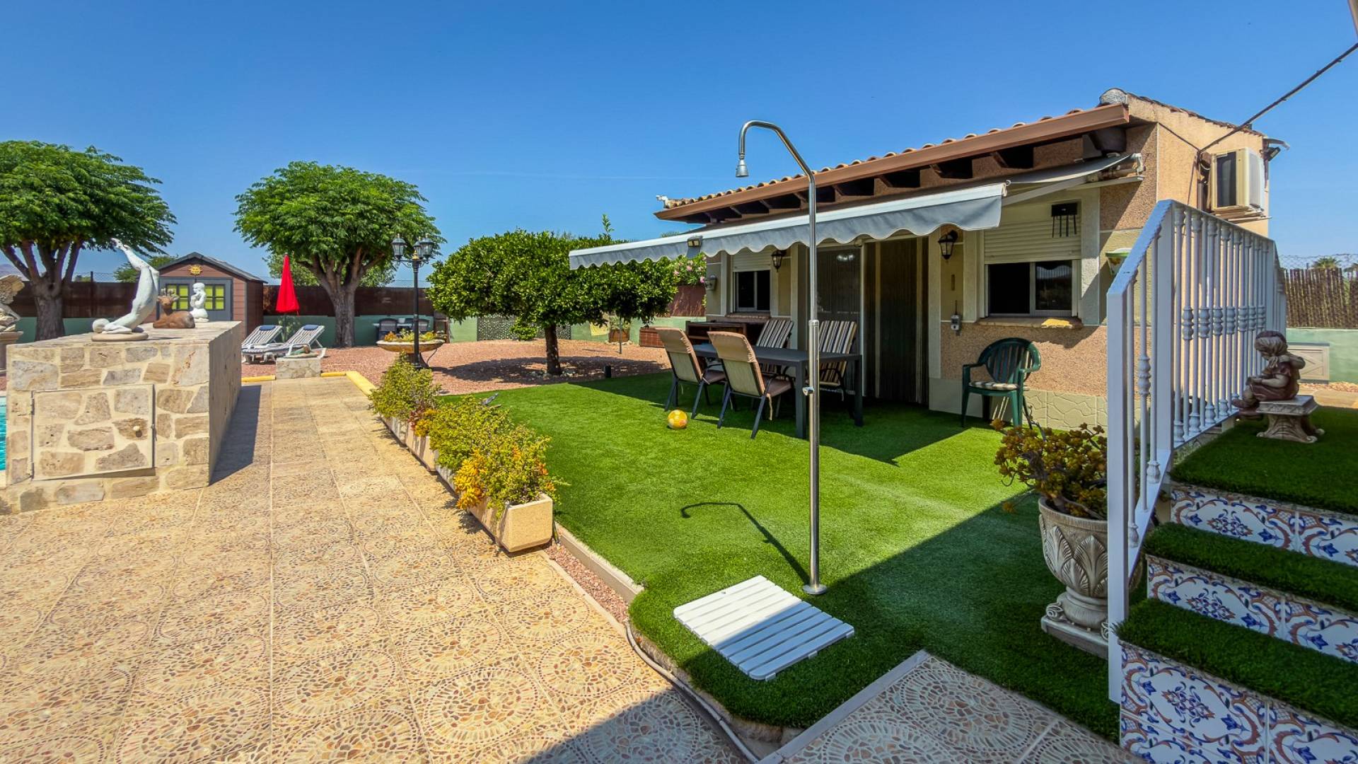 Second hand - Independent villa - Catral