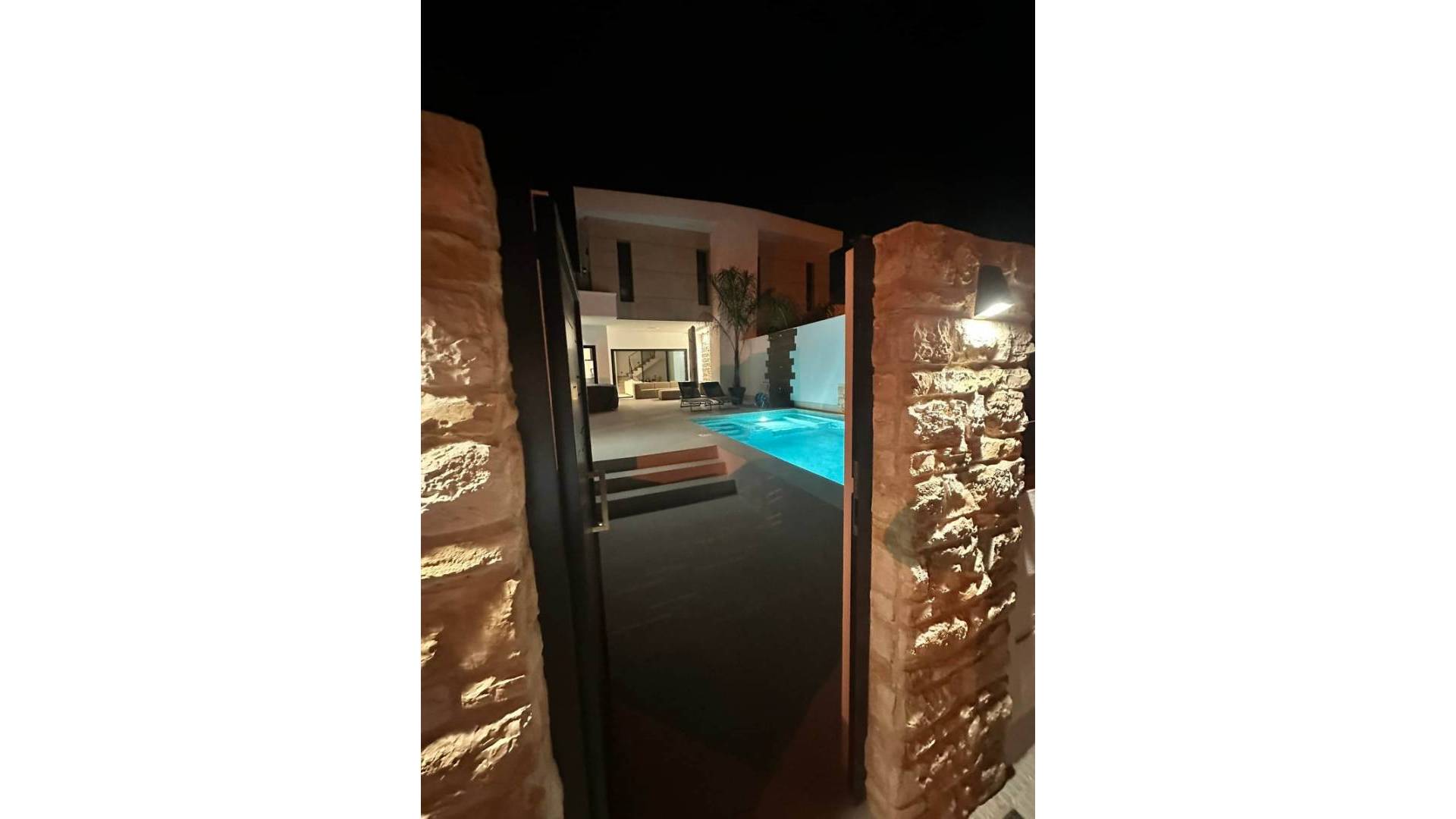 Second hand - Independent villa - Dolores