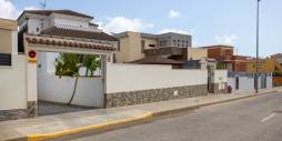 Second hand - Independent villa - Los Montesinos