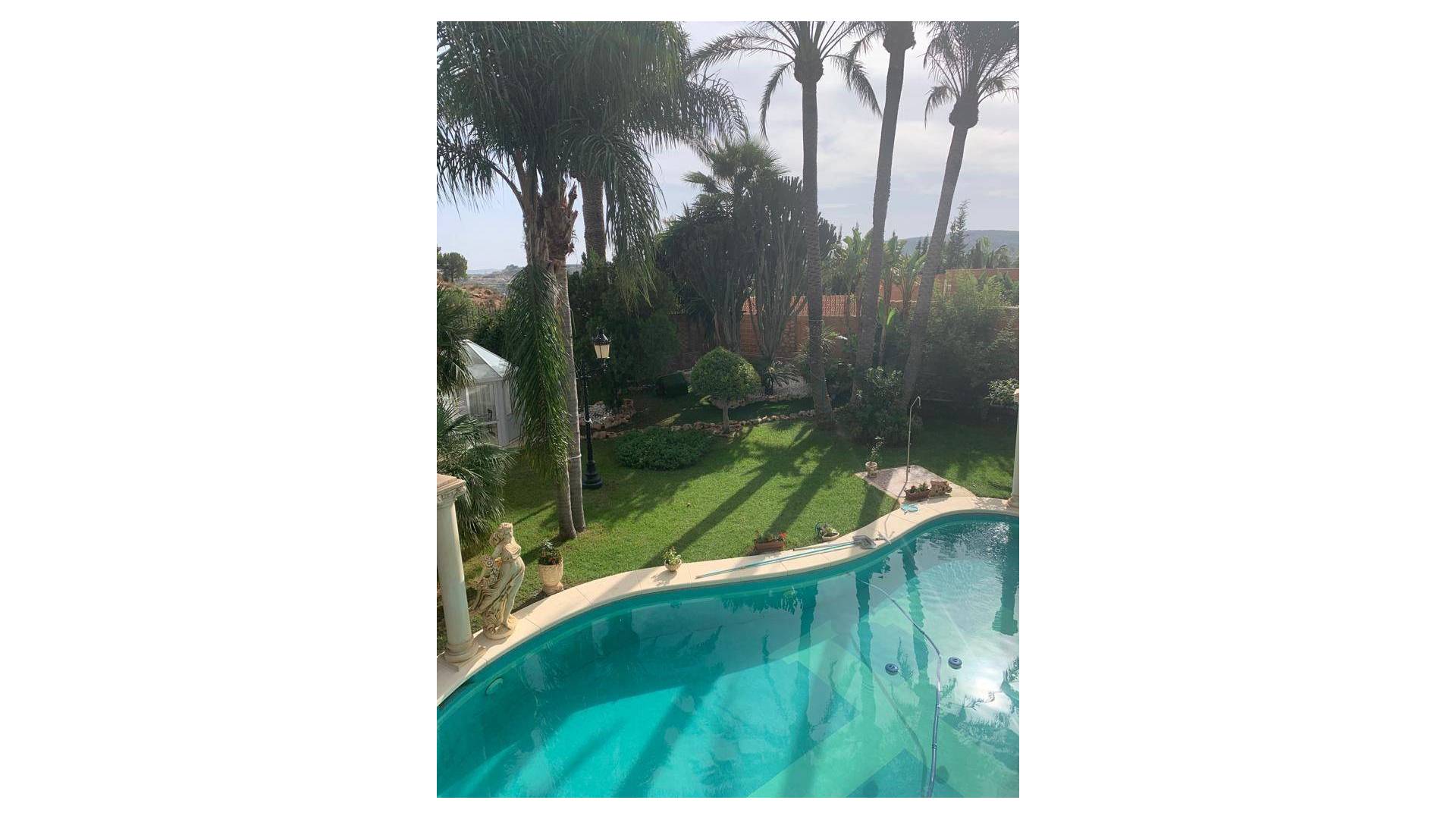 Second hand - Independent villa - Novelda