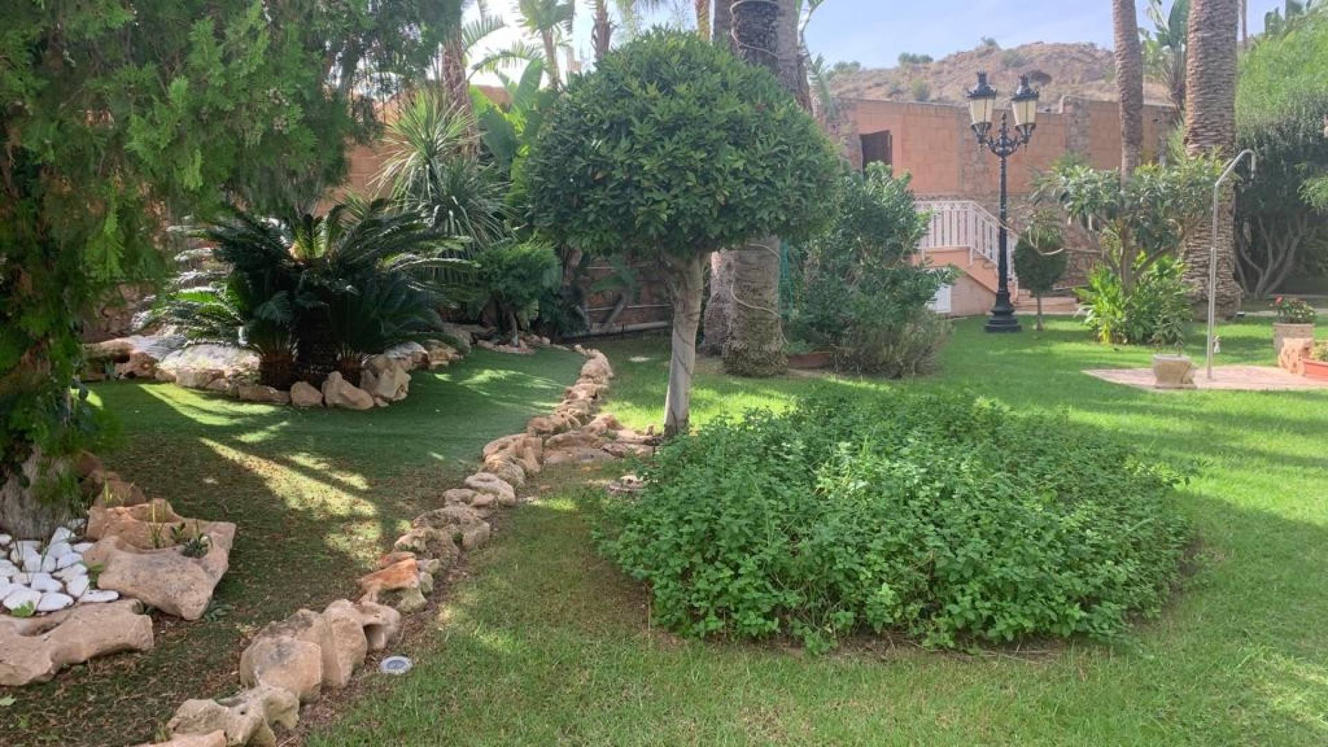 Second hand - Independent villa - Novelda