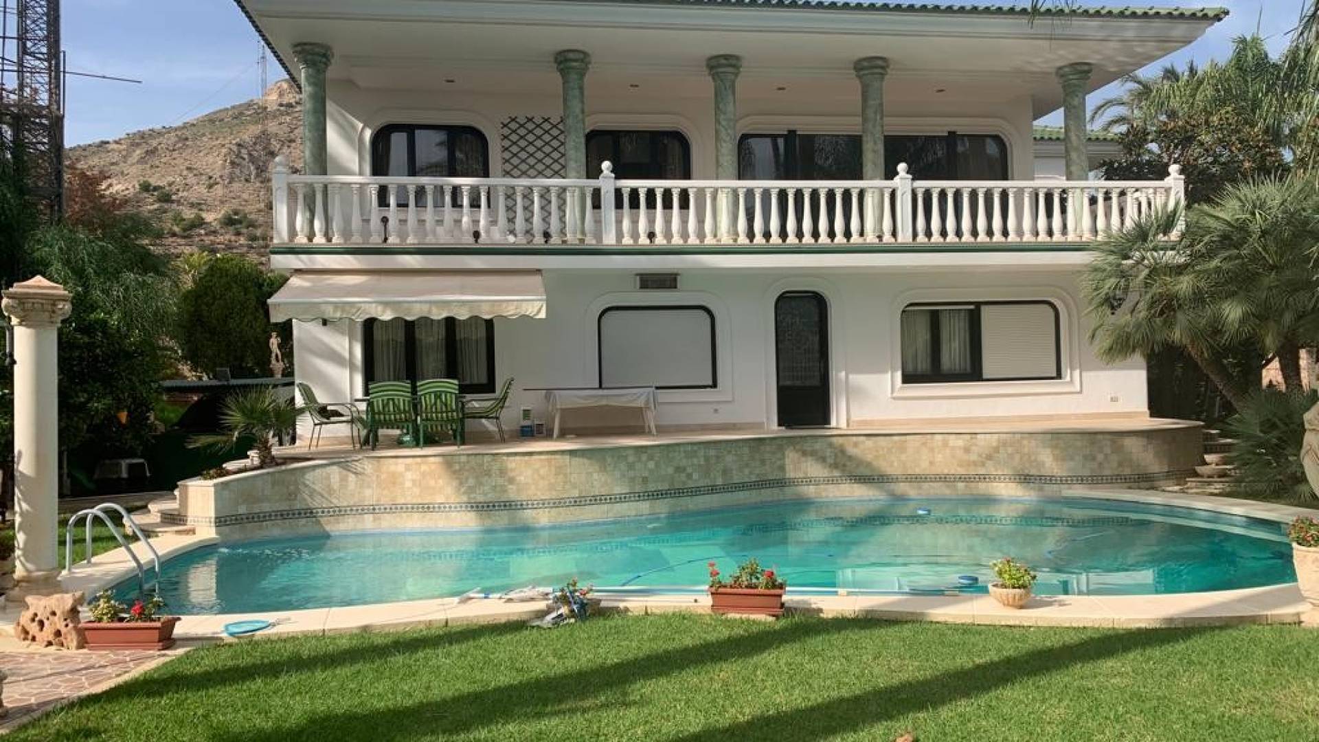 Second hand - Independent villa - Novelda