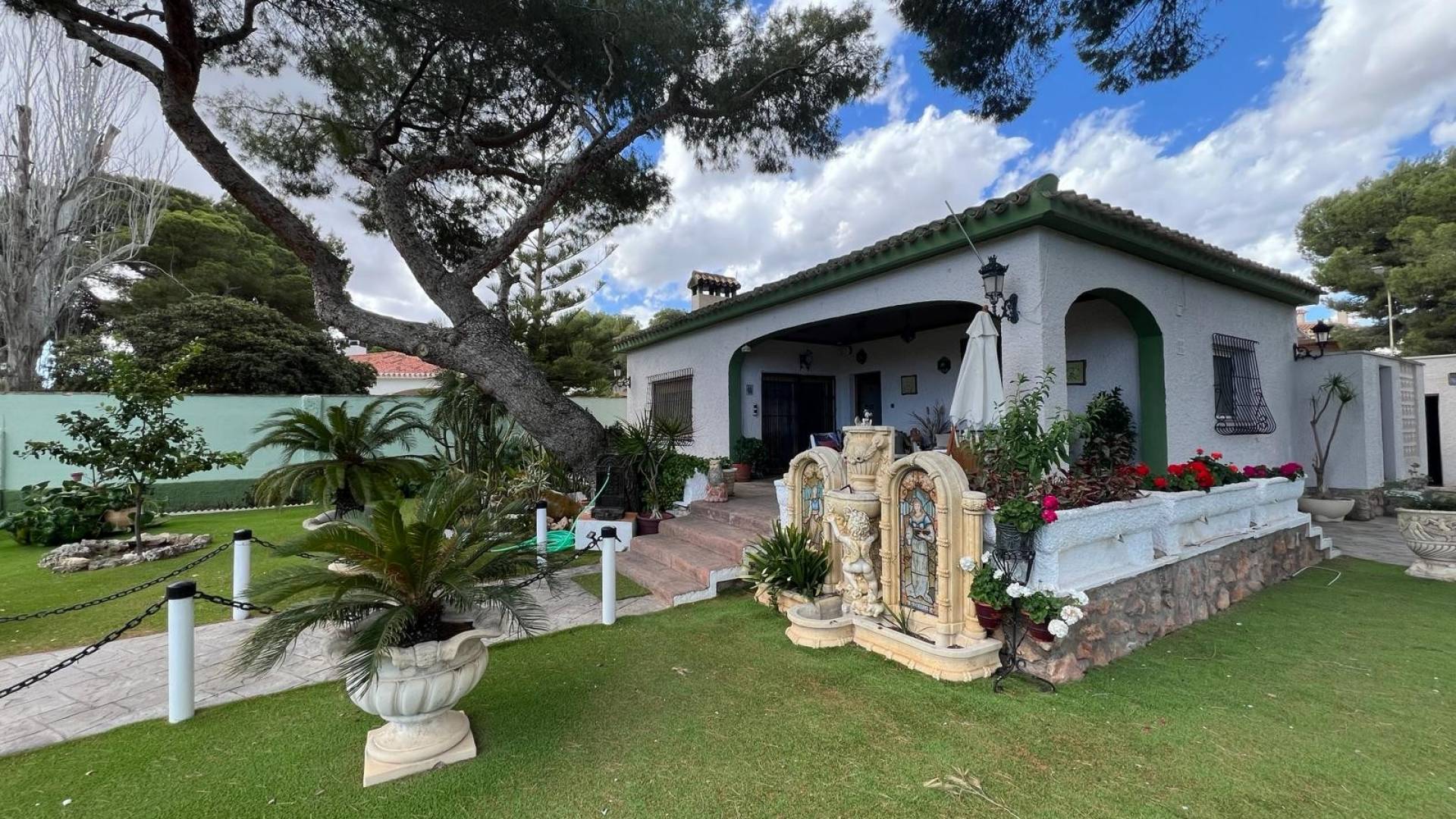 Second hand - Independent villa - Orihuela Costa - Campoamor