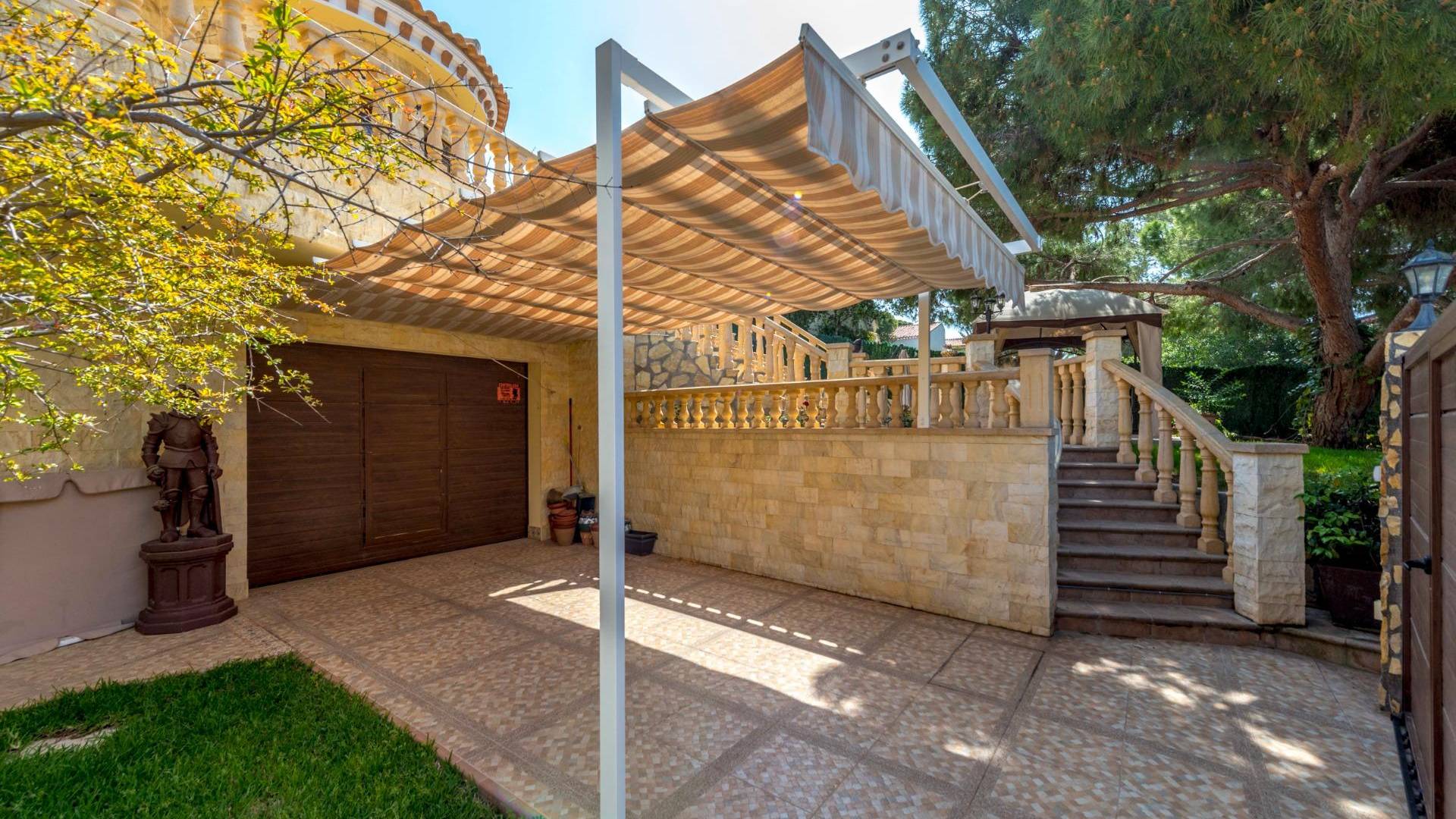 Second hand - Independent villa - Orihuela Costa - Campoamor